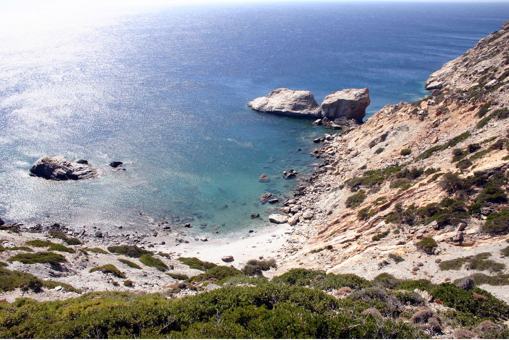 Ammoudi beach -  by Petit Breton